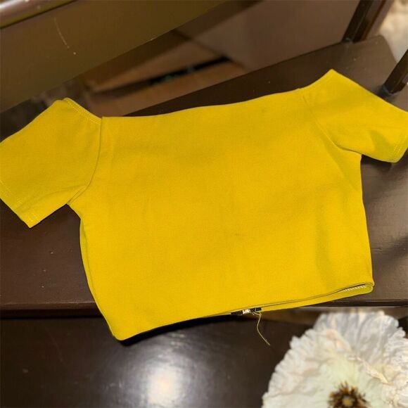 Misguided Yellow Crop top Size 6 Short Sleeve Round Neck Top with full back zip - Picture 1 of 12